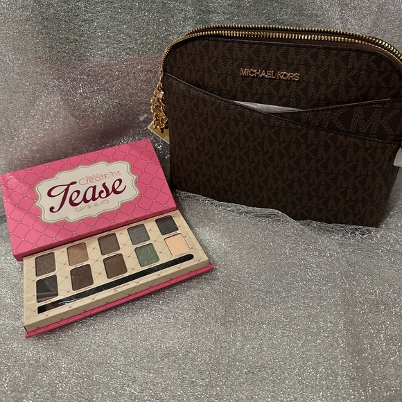 Michael Kors Medium Dome Crossbody Bag brown. New! Includes a FREE Makeup pallet - Picture 1 of 4